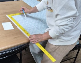 매트만들기(각바이어스배우기)​﻿​재단도 직접해보고 ﻿누빔도 해봅니다.&nbsp;&nbsp;&nbsp;﻿&nbsp;매트를 만들어발매트,침대매트,모든커버에&nbsp;사용할수 있는 매트 만들기!홈패션수업은&nbsp;매주 화요일,목요일이며방문,상담문의는031-271-7701 입니다.카톡상담goldtree787 문자상담도 주세요!&nbsp;